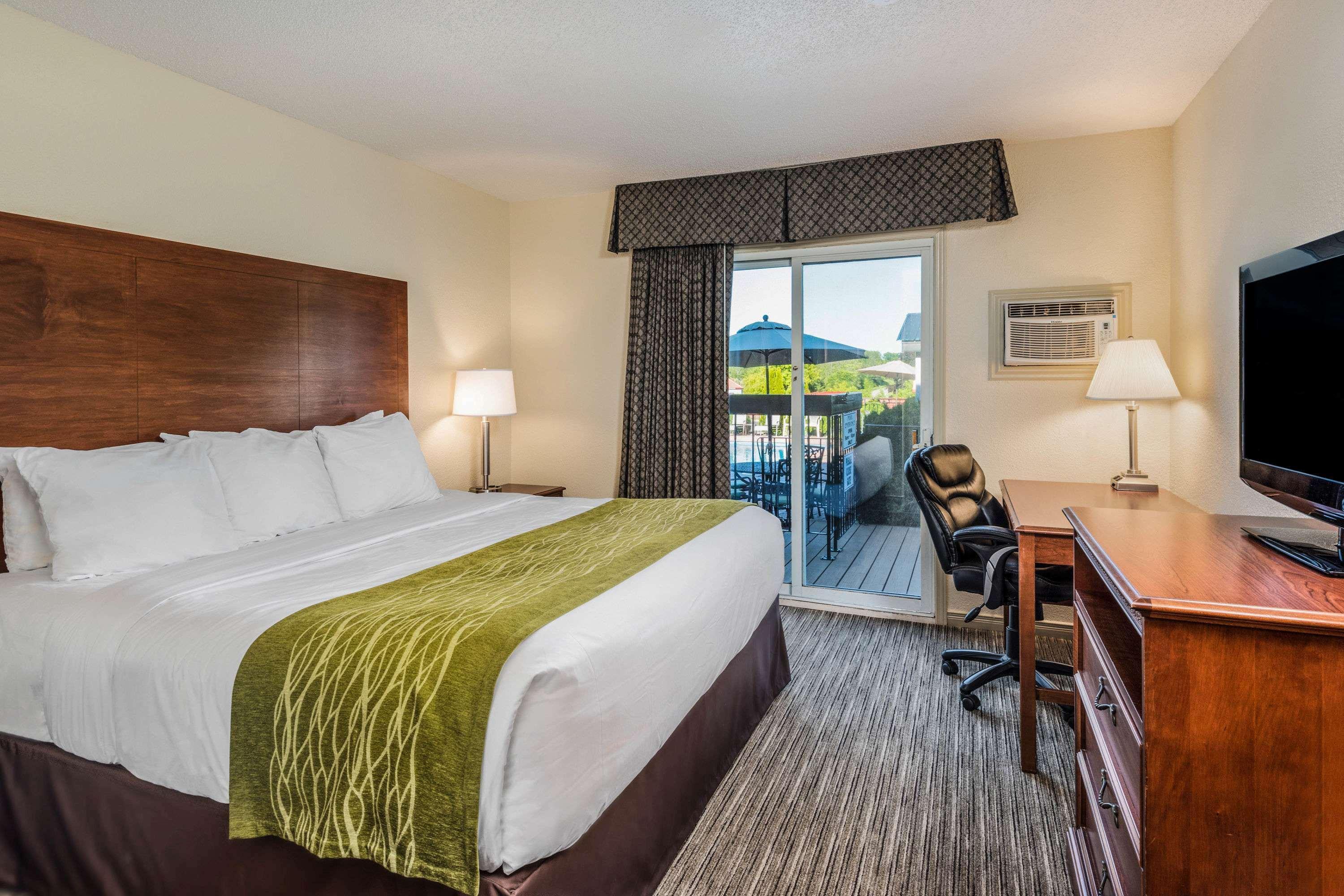 Travelodge By Wyndham Gananoque Exterior photo