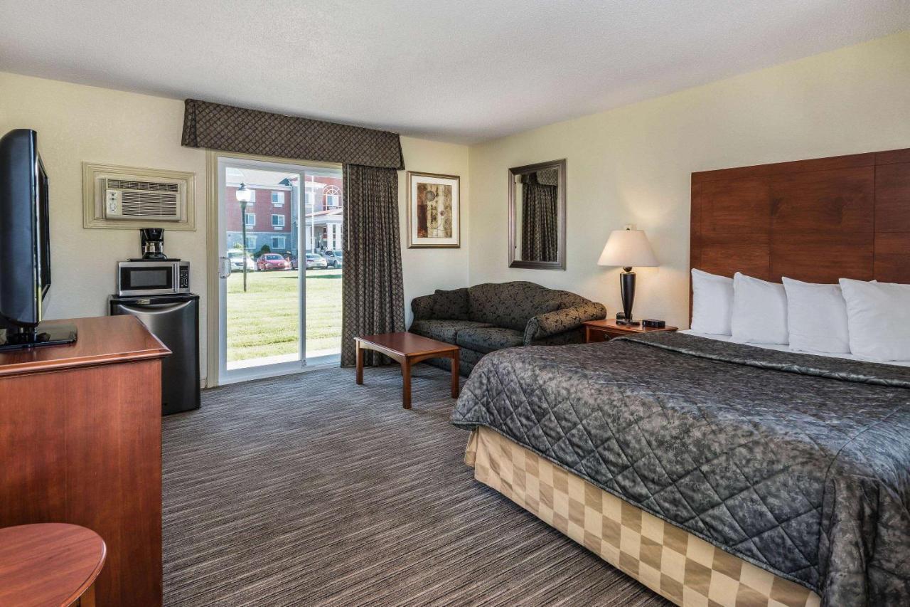 Travelodge By Wyndham Gananoque Exterior photo