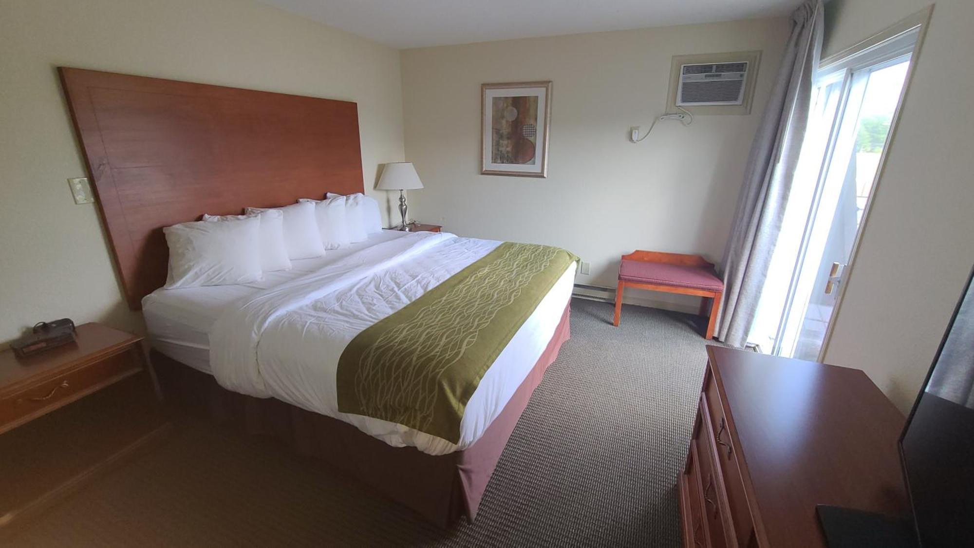 Travelodge By Wyndham Gananoque Exterior photo